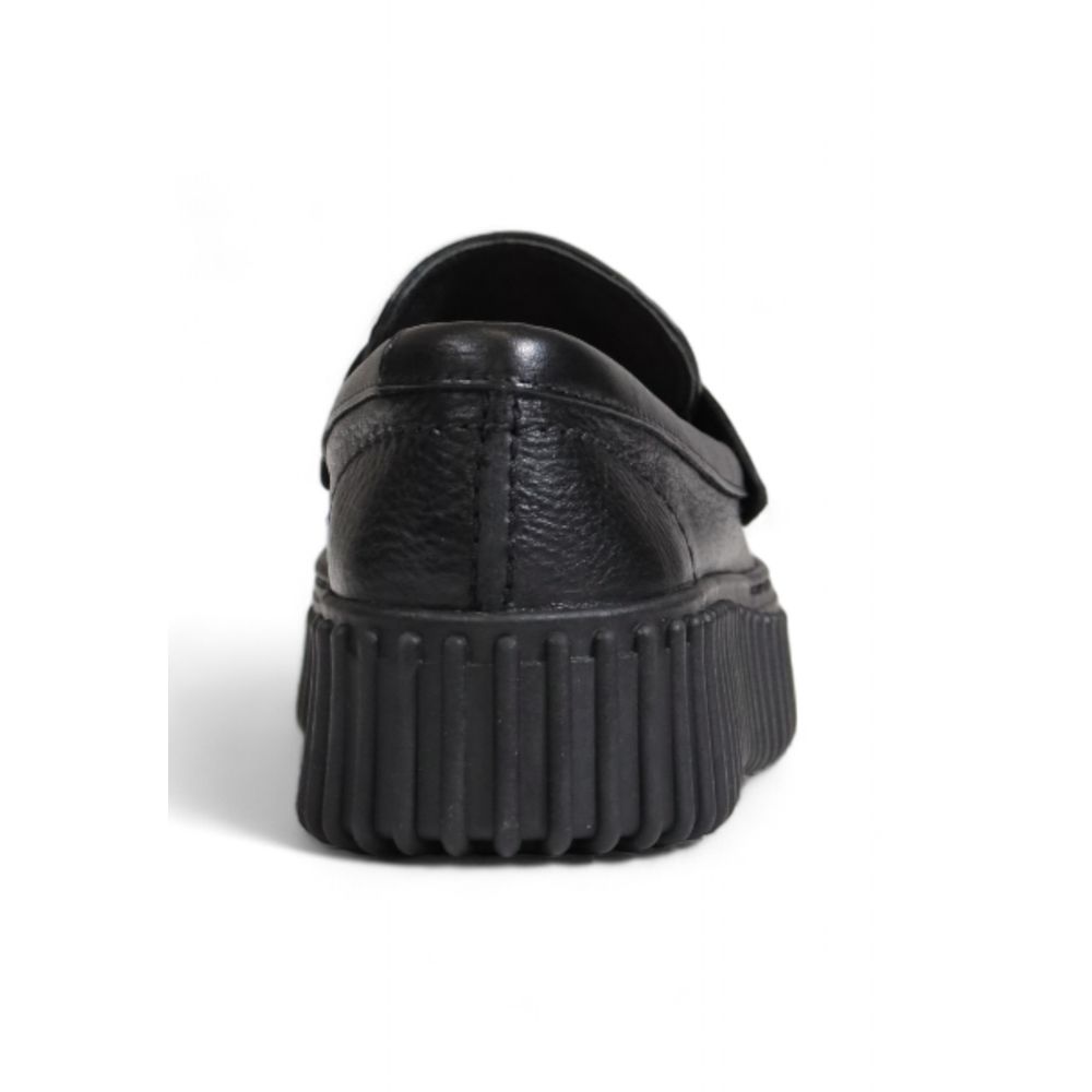 Black Leather Flat Shoe